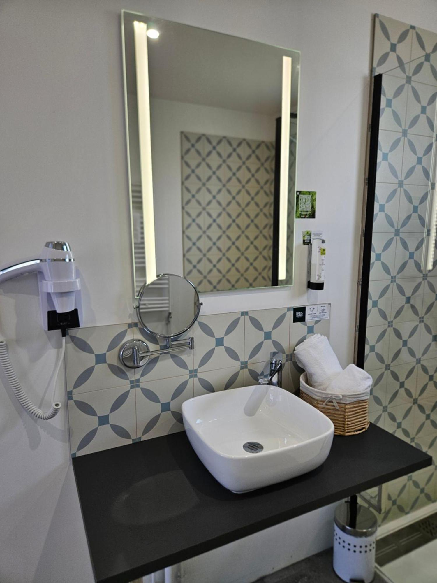 Logis Loire Hotel - Les Cocottes Restaurant Les Rosiers-sur-Loire Room photo