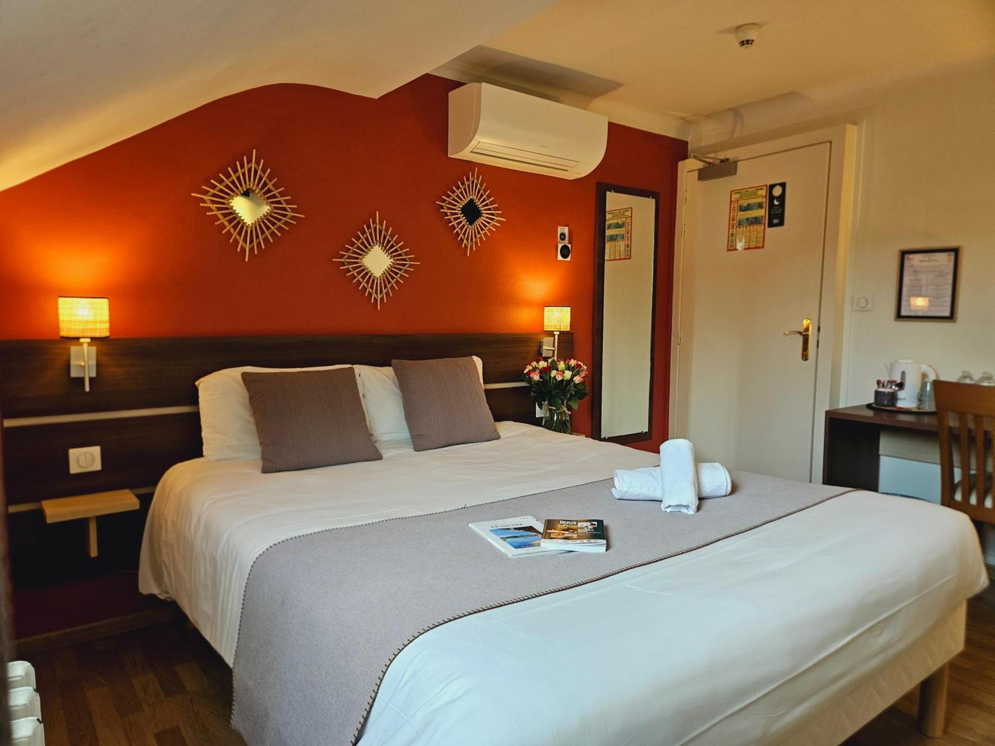 Logis Loire Hotel - Les Cocottes Restaurant Les Rosiers-sur-Loire Room photo